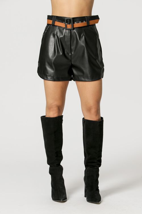 Shorts De Couro Com Cinto Contrastante - Preto