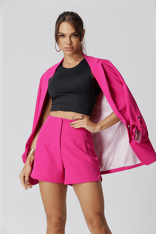 Shorts Com Pences No Cós E Bolso Embutido - Magenta