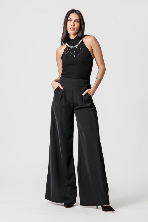 Blusa Decote Alto com Bordado - Preto
