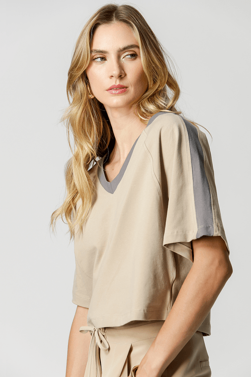 T-Shirt Decote V - Gelo Esc
