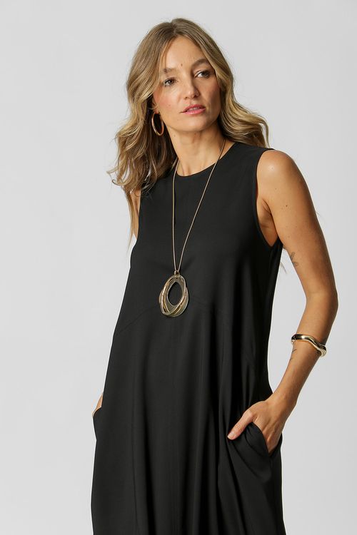 Vestido Amplo Com Recortes E Bolsos - Preto