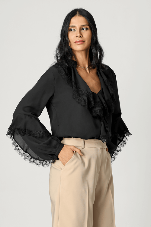 Blusa Crepe Fluido Com Babado e Renda - Preto